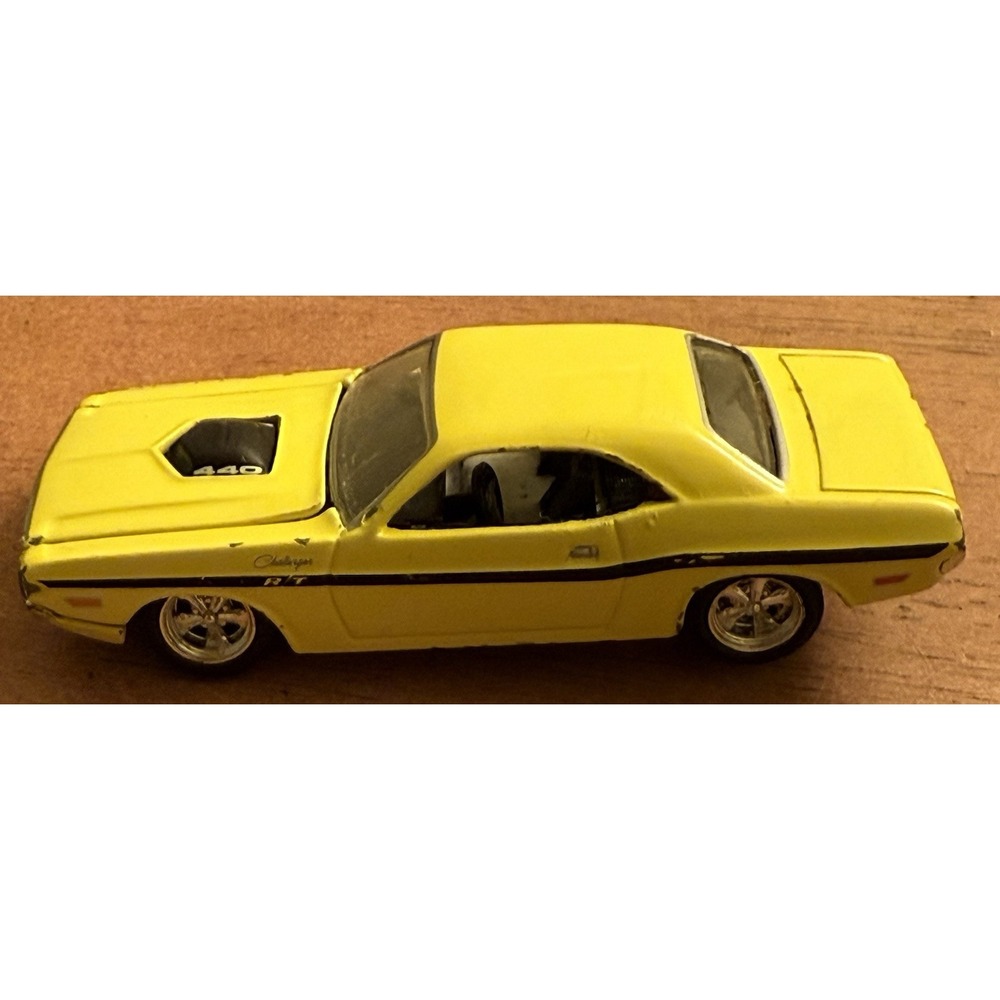 Hot Wheels 1970 Dodge Challenger R/T -Real Riders 1:64 Diecast Missing‎ Tire